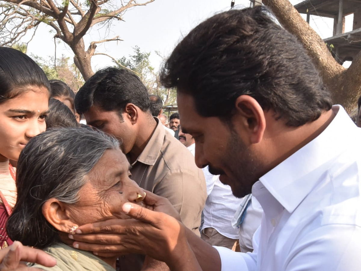 YS jagan padayatra at Sikakulam District photo gallery - Sakshi9