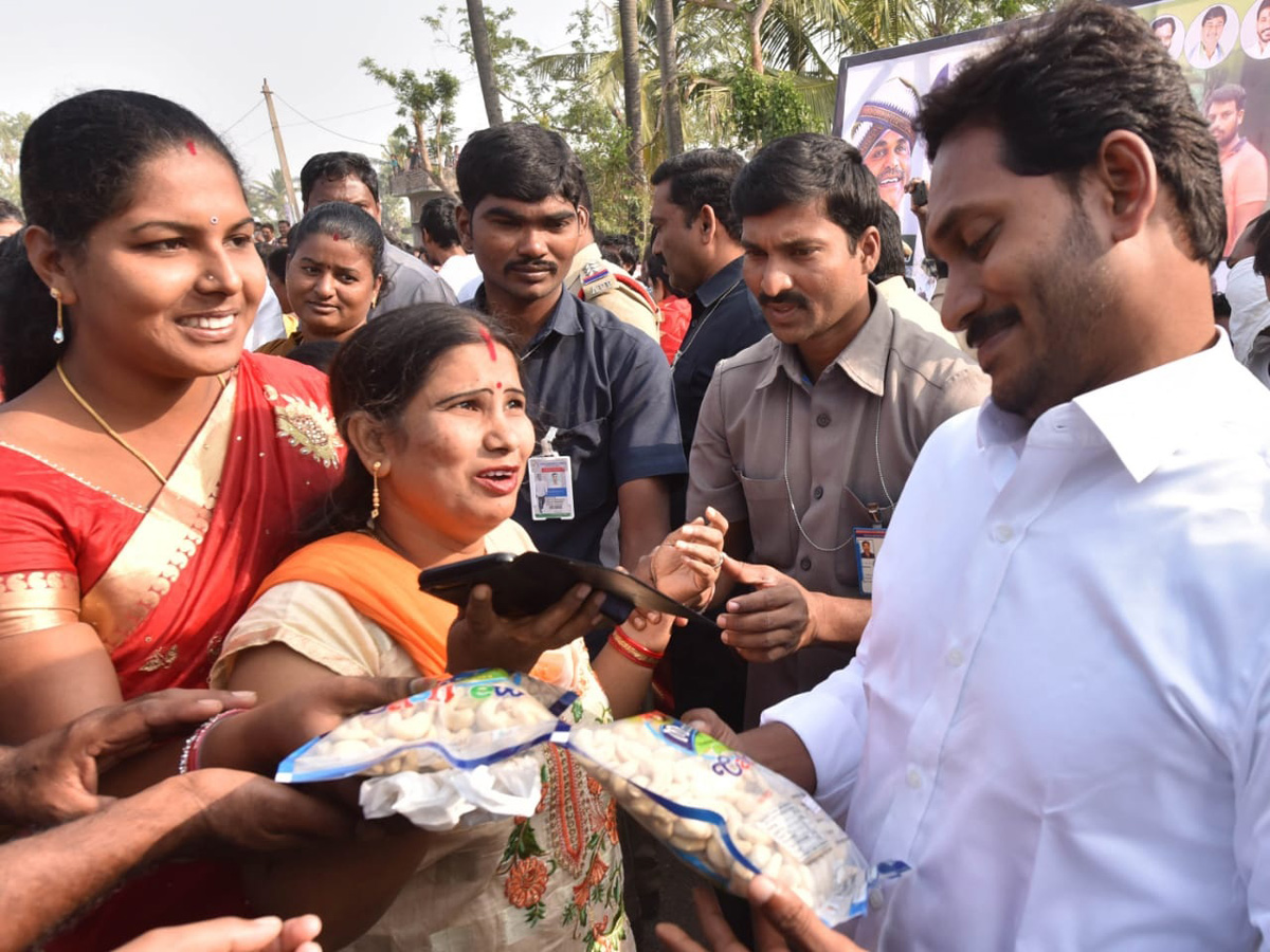 338th Day PrajaSankalpaYatra - Sakshi9
