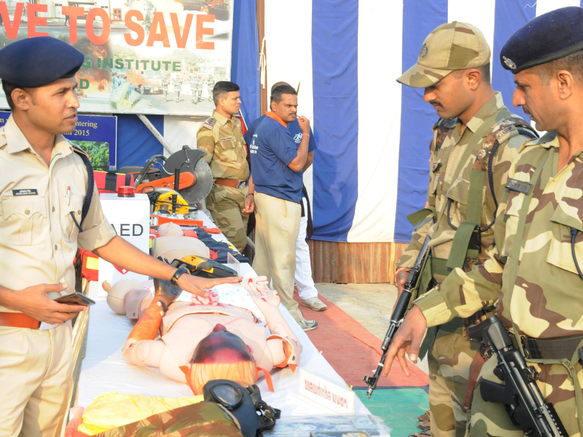 CISF at Necklace road Photo Gallery - Sakshi14