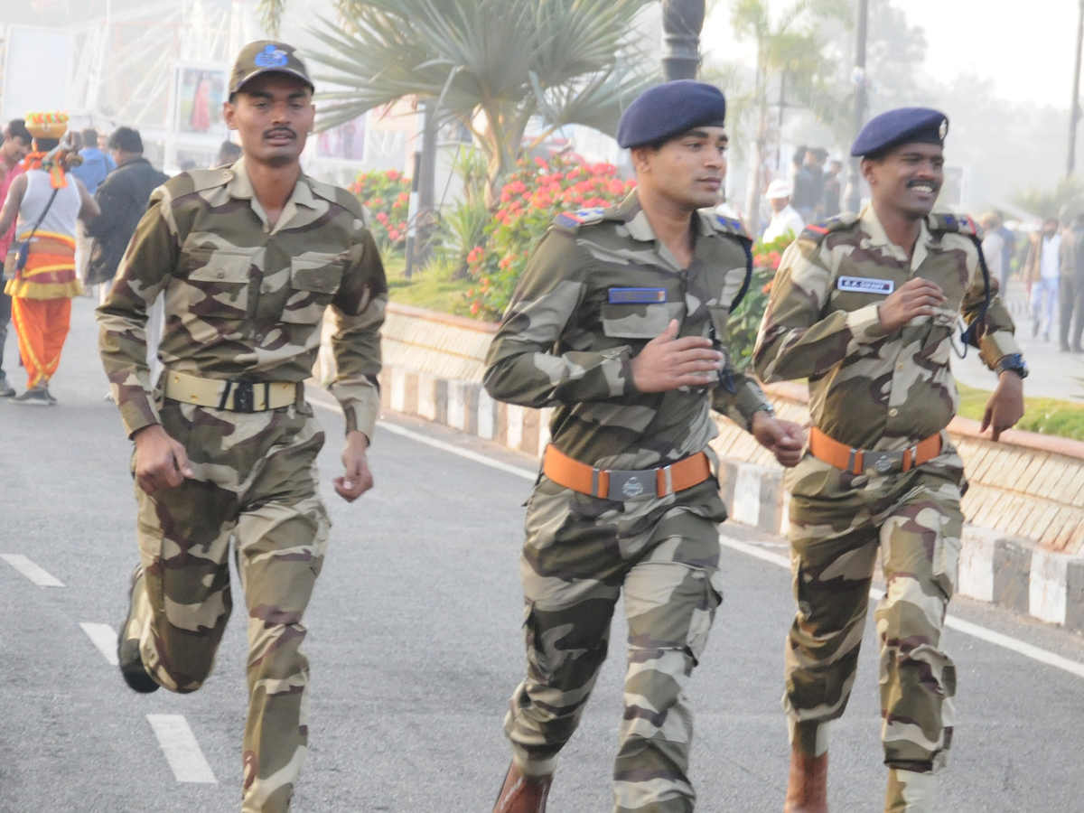 CISF at Necklace road Photo Gallery - Sakshi15