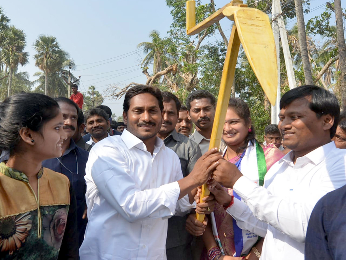 YS Jagan PrajaSankalpaYatra Day 339th Photo Gallery - Sakshi35