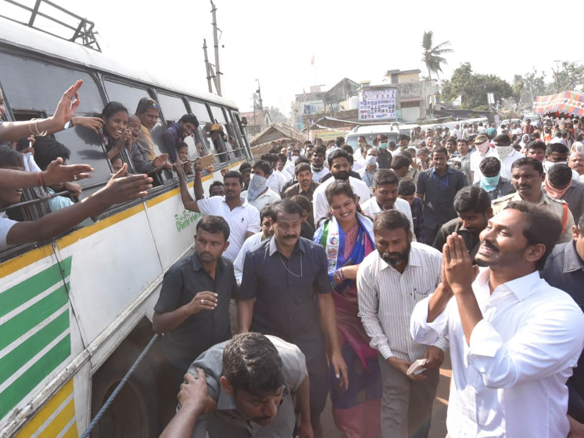 YS Jagan PrajaSankalpaYatra Day 339th Photo Gallery - Sakshi5