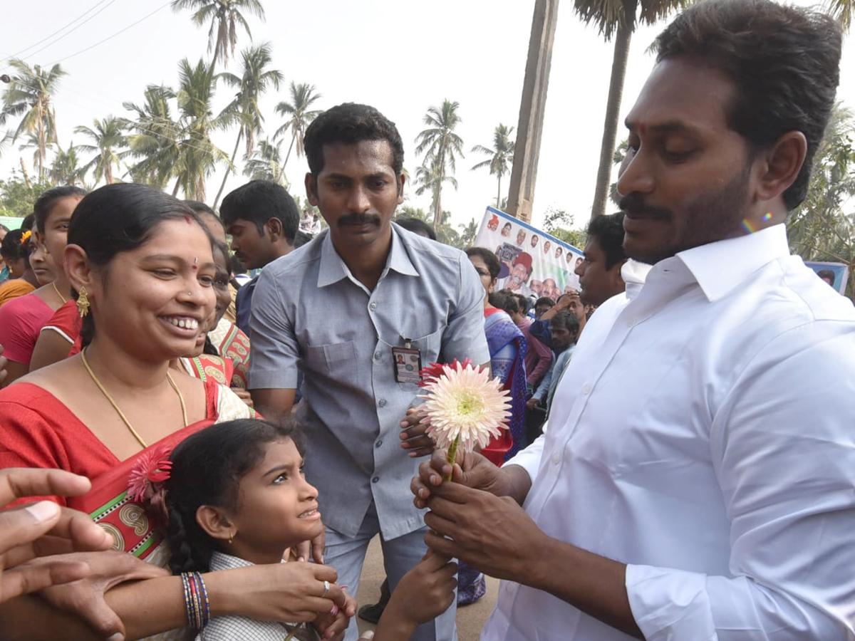 YS Jagan PrajaSankalpaYatra Day 340th Photo Gallery - Sakshi1