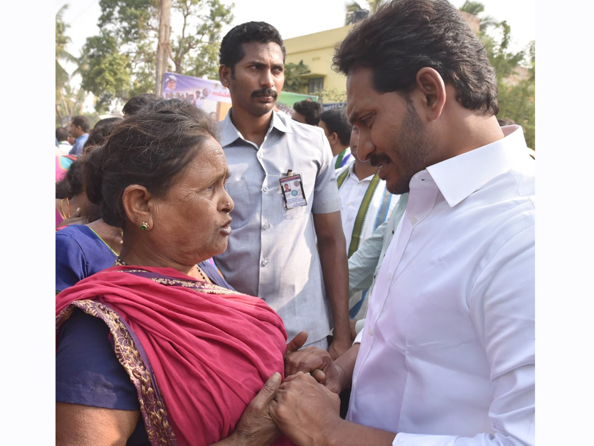 YS Jagan PrajaSankalpaYatra Day 340th Photo Gallery - Sakshi11