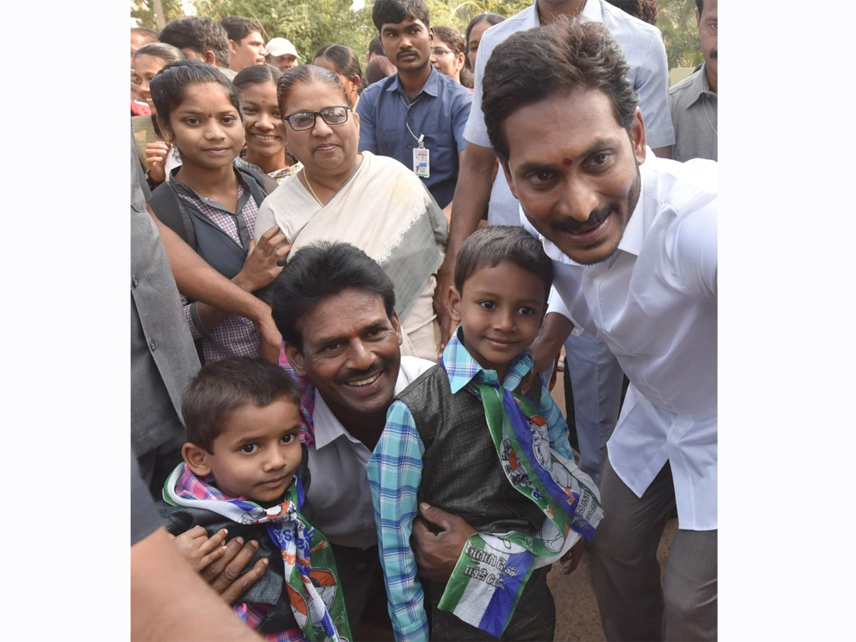 YS Jagan PrajaSankalpaYatra Day 340th Photo Gallery - Sakshi14