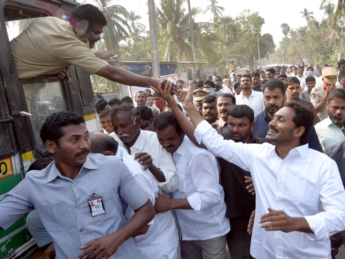 YS Jagan PrajaSankalpaYatra Day 340th Photo Gallery - Sakshi15