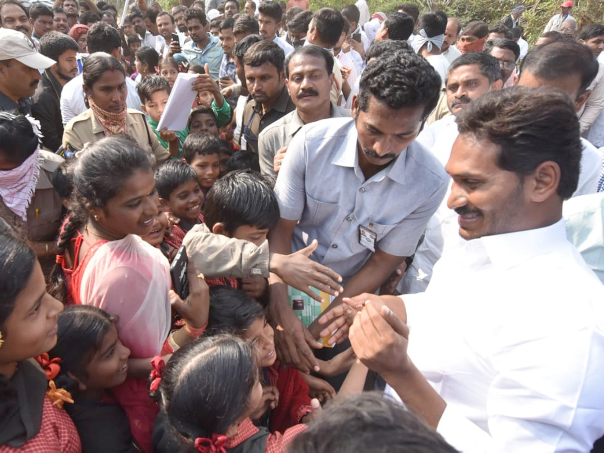 YS Jagan PrajaSankalpaYatra Day 340th Photo Gallery - Sakshi17