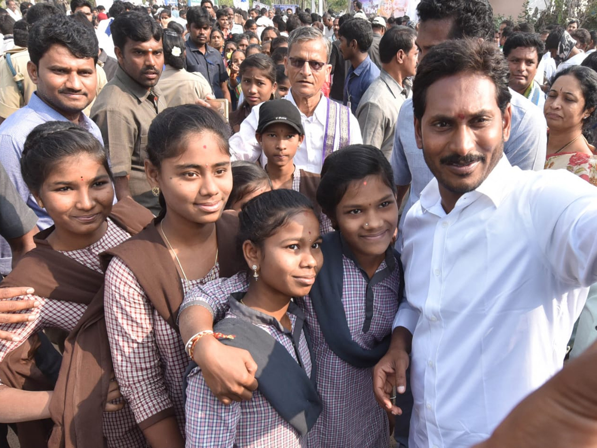 YS Jagan PrajaSankalpaYatra Day 340th Photo Gallery - Sakshi21