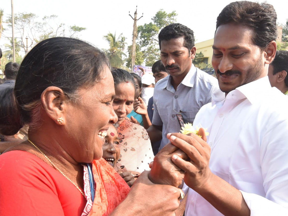 YS Jagan PrajaSankalpaYatra Day 340th Photo Gallery - Sakshi25