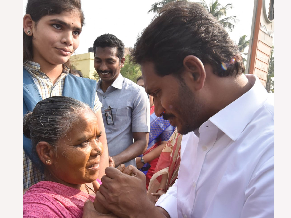 YS Jagan PrajaSankalpaYatra Day 340th Photo Gallery - Sakshi4