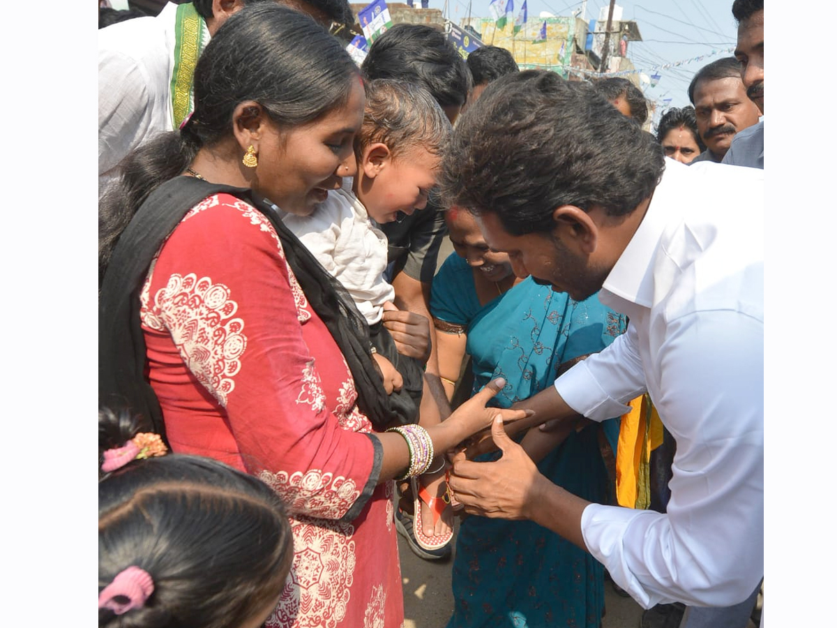 YS Jagan PrajaSankalpaYatra Day 340th Photo Gallery - Sakshi31