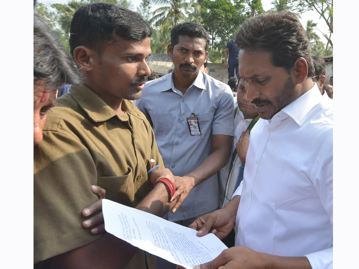 YS Jagan PrajaSankalpaYatra Day 340th Photo Gallery - Sakshi39