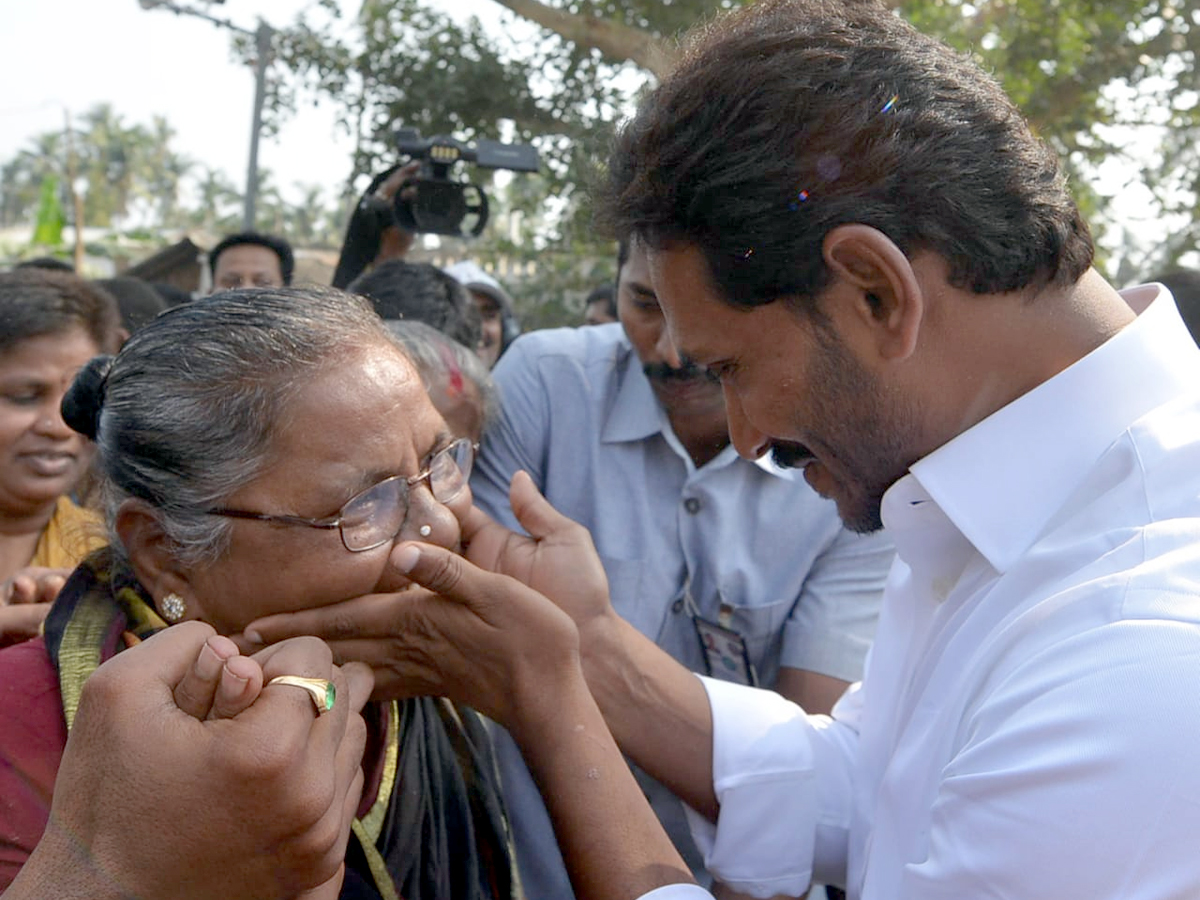 YS Jagan PrajaSankalpaYatra Day 340th Photo Gallery - Sakshi41