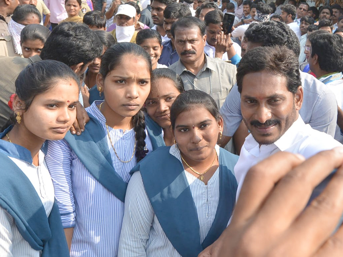 YS Jagan PrajaSankalpaYatra Day 340th Photo Gallery - Sakshi42