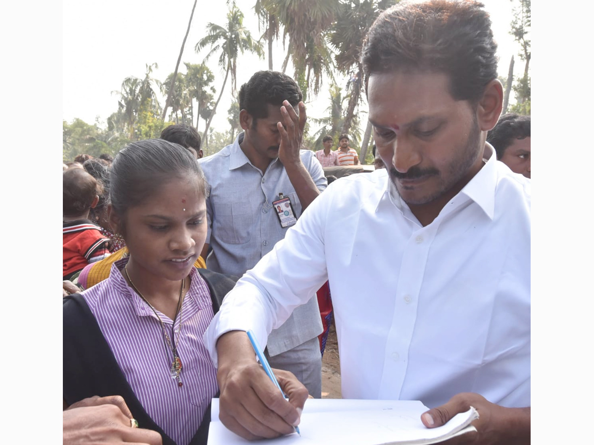 YS Jagan PrajaSankalpaYatra Day 340th Photo Gallery - Sakshi7