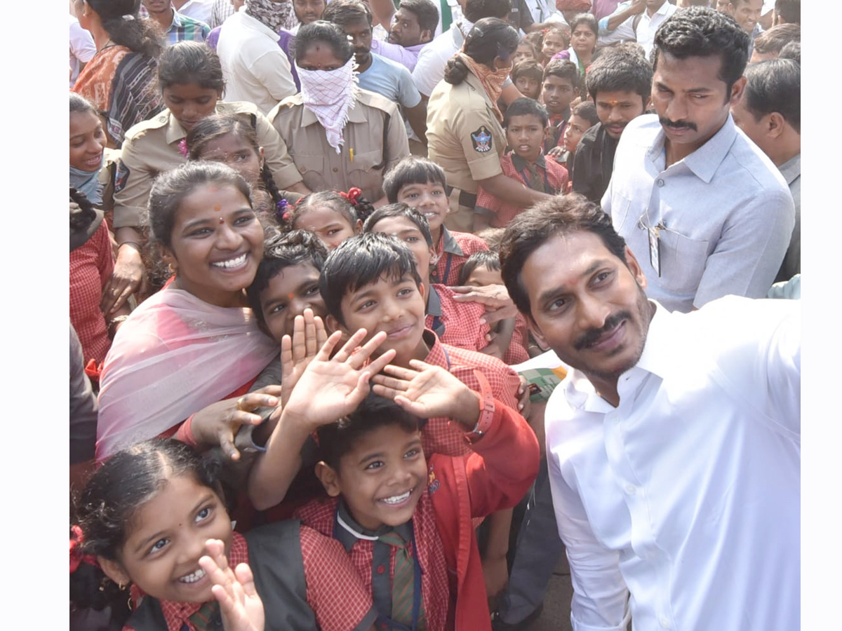 YS Jagan PrajaSankalpaYatra Day 340th Photo Gallery - Sakshi8