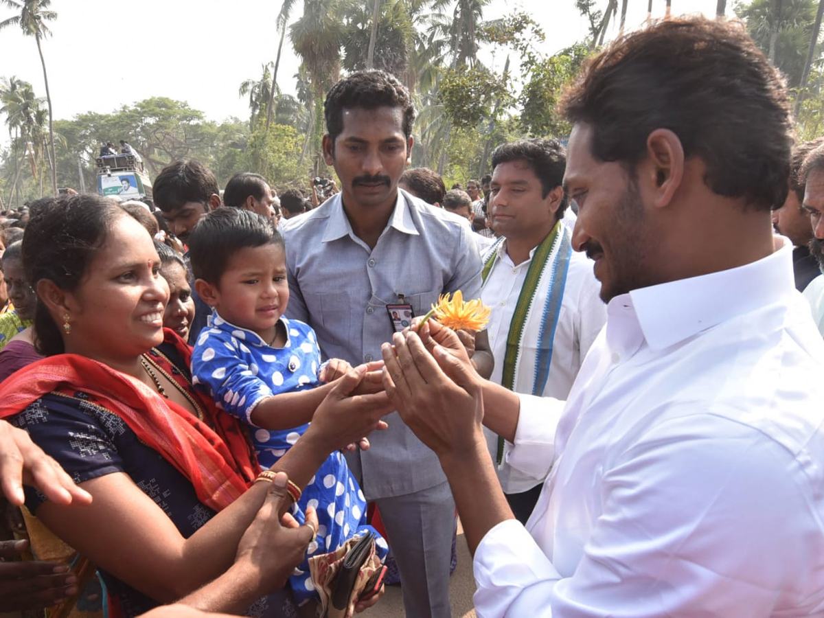 YS Jagan PrajaSankalpaYatra Day 340th Photo Gallery - Sakshi9