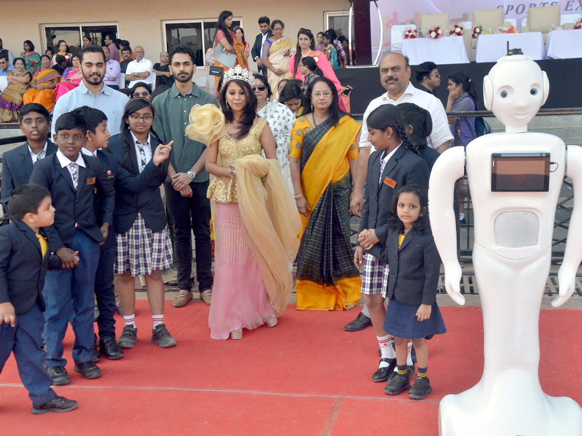 robot mitra Photo Gallery - Sakshi8