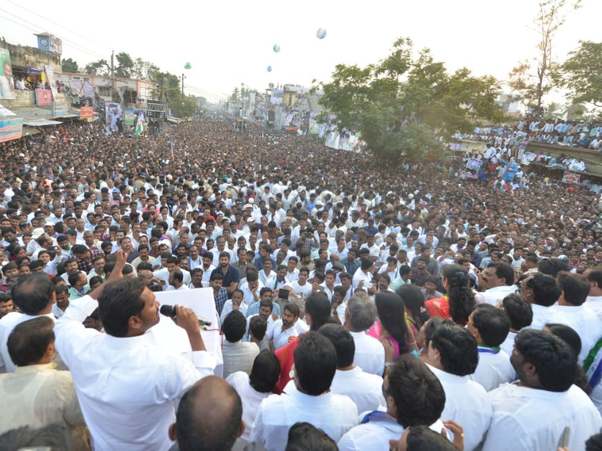 YS jagan padayatra at Ichchapuram photo gallery - Sakshi10