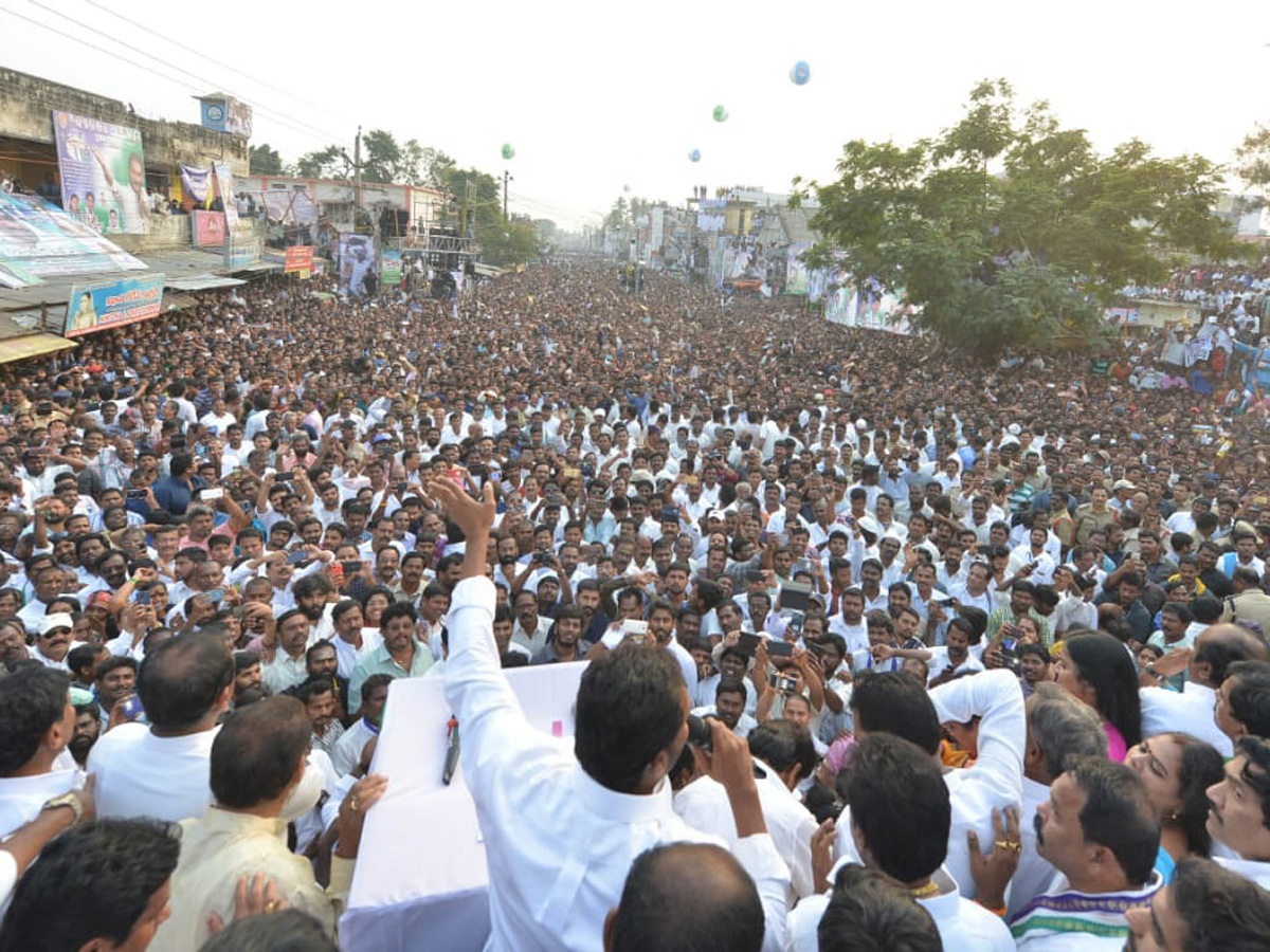 YS jagan padayatra at Ichchapuram photo gallery - Sakshi13