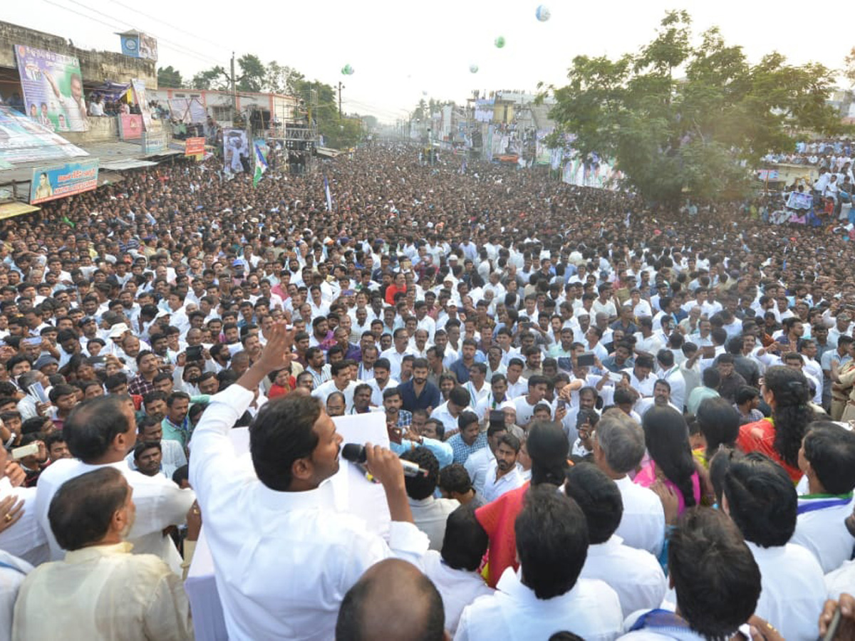 YS jagan padayatra at Ichchapuram photo gallery - Sakshi14