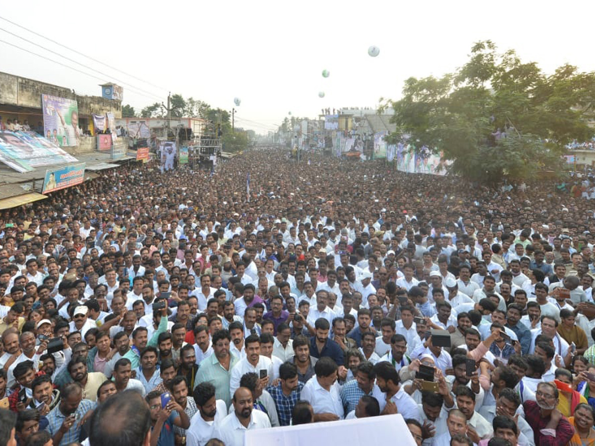 YS jagan padayatra at Ichchapuram photo gallery - Sakshi15