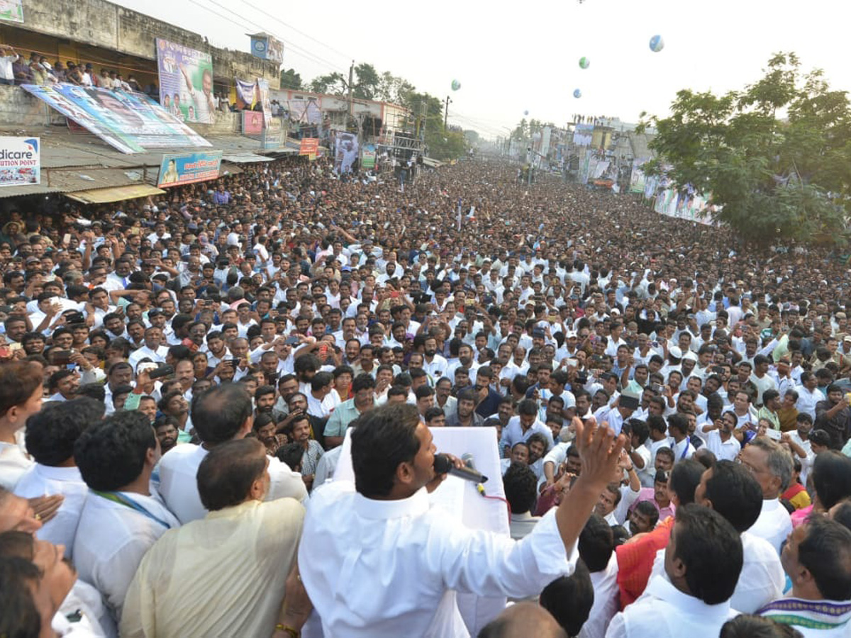 YS jagan padayatra at Ichchapuram photo gallery - Sakshi16