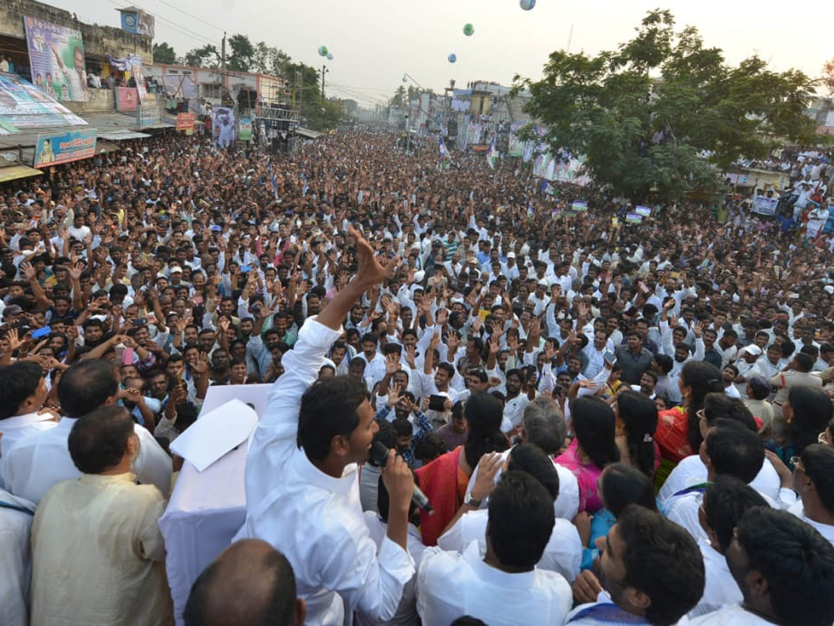 YS jagan padayatra at Ichchapuram photo gallery - Sakshi17