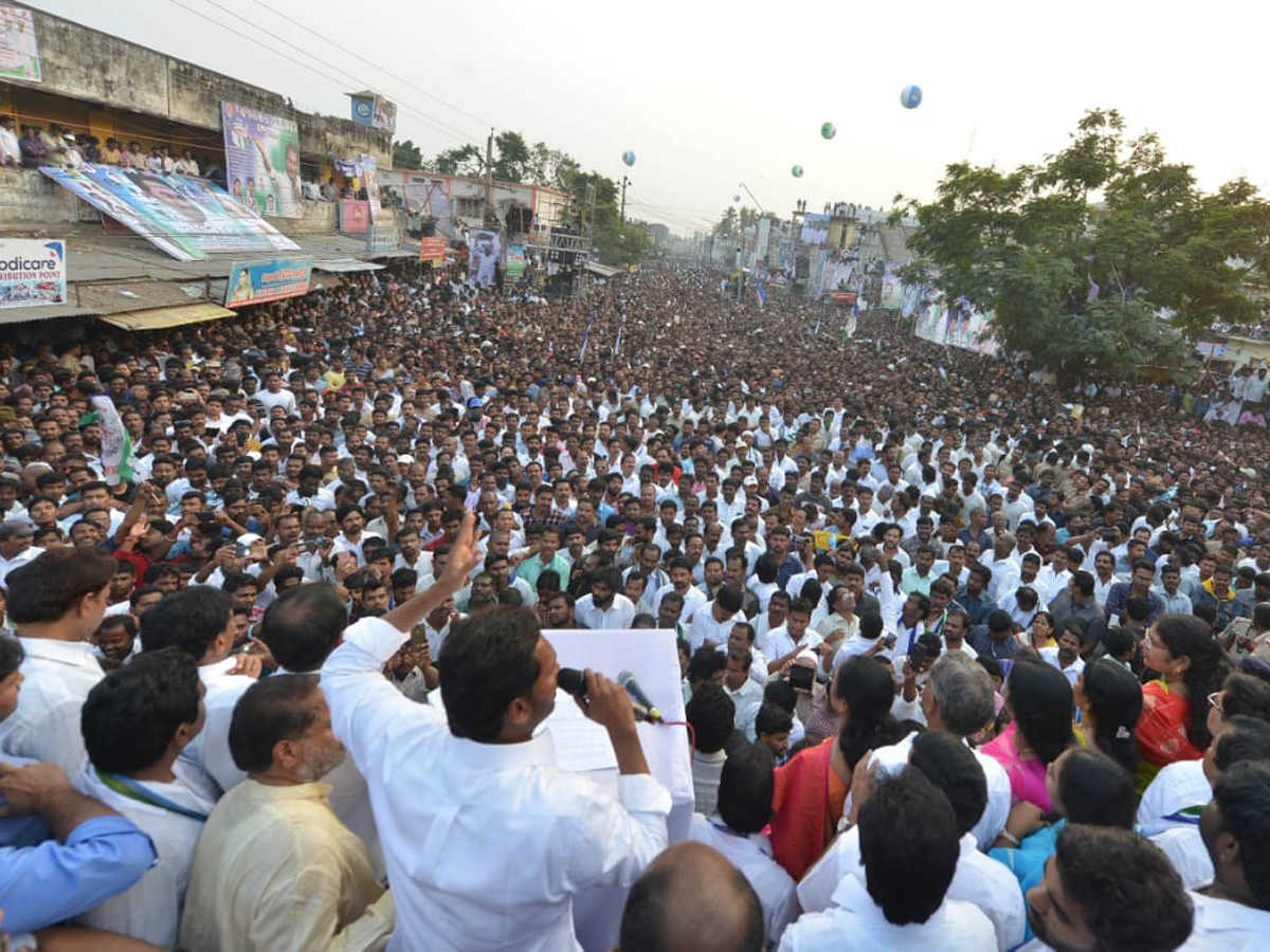 YS jagan padayatra at Ichchapuram photo gallery - Sakshi18