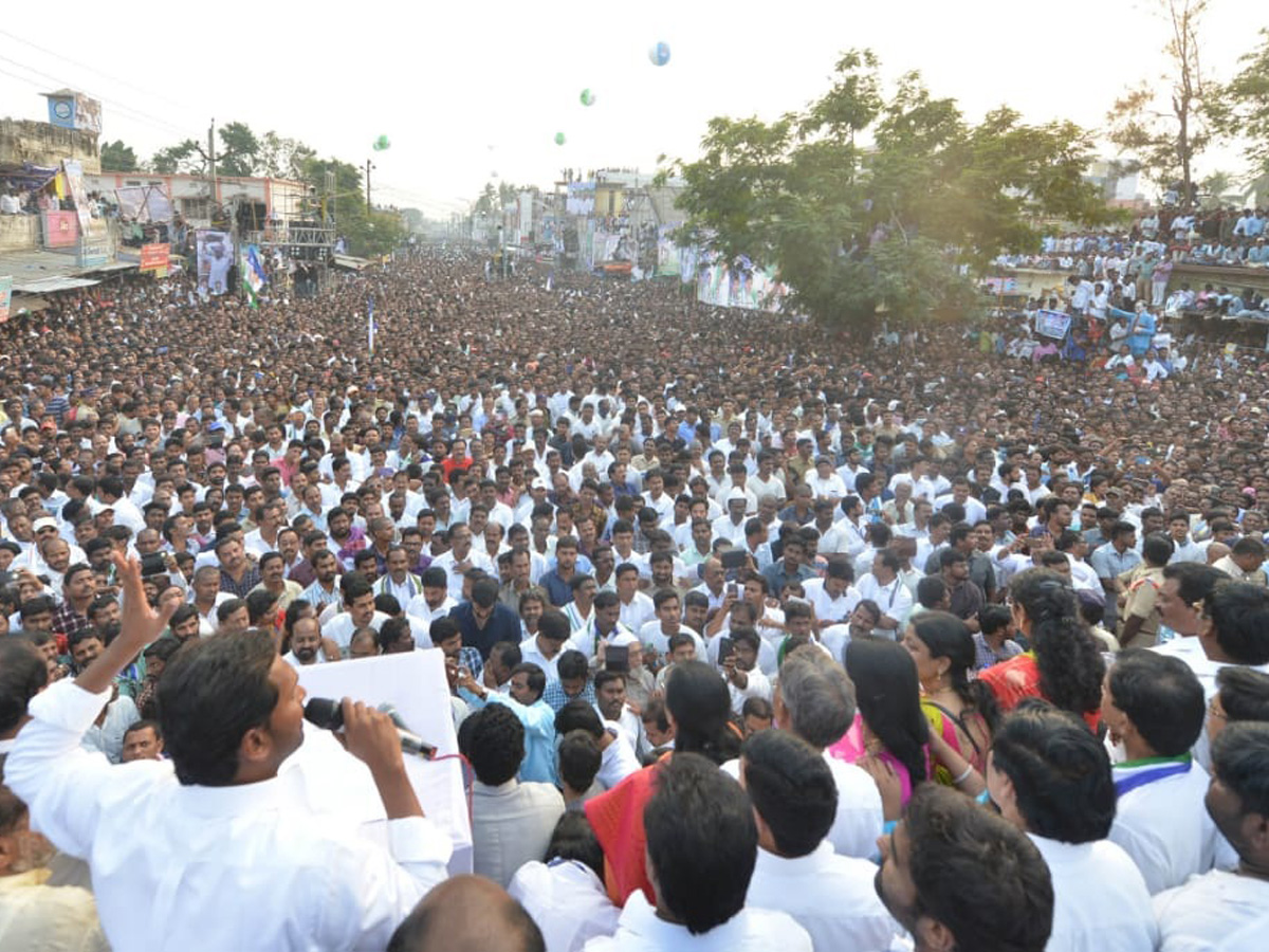 YS jagan padayatra at Ichchapuram photo gallery - Sakshi19