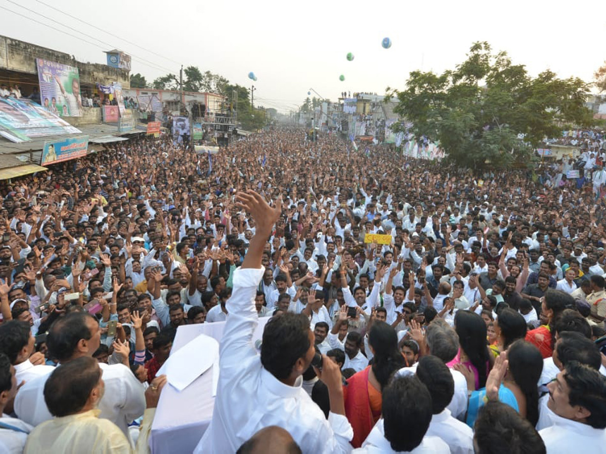 YS jagan padayatra at Ichchapuram photo gallery - Sakshi2