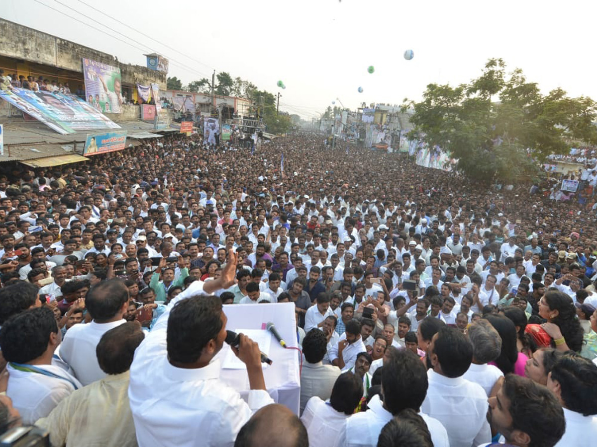 YS jagan padayatra at Ichchapuram photo gallery - Sakshi3