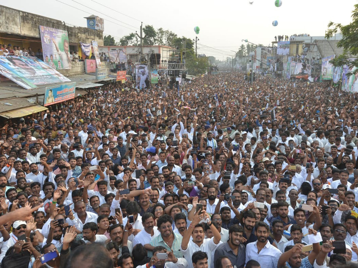 YS jagan padayatra at Ichchapuram photo gallery - Sakshi4