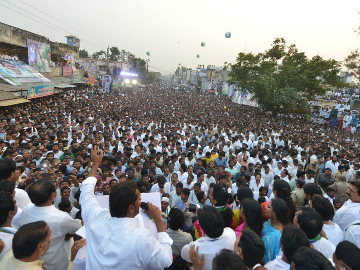 YS jagan padayatra at Ichchapuram photo gallery - Sakshi6