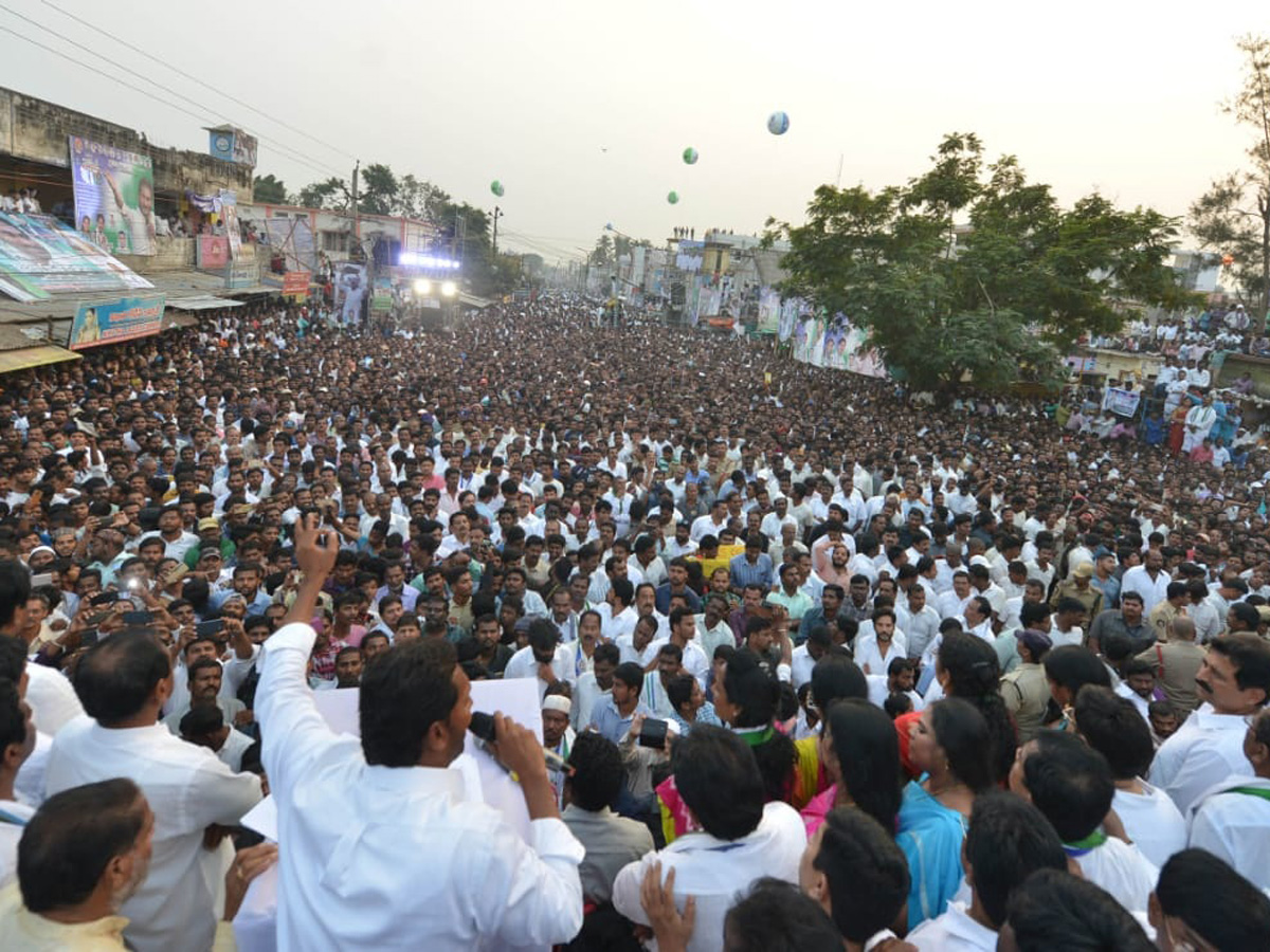 YS jagan padayatra at Ichchapuram photo gallery - Sakshi7