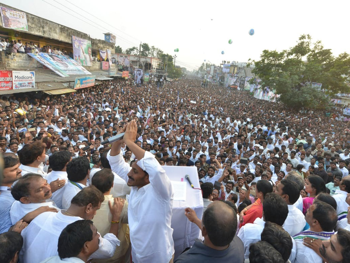 YS jagan padayatra at Ichchapuram photo gallery - Sakshi8