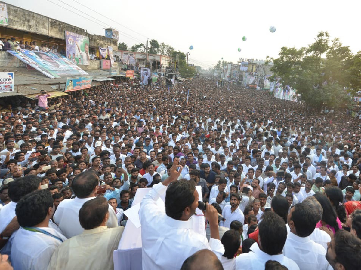 YS jagan padayatra at Ichchapuram photo gallery - Sakshi9