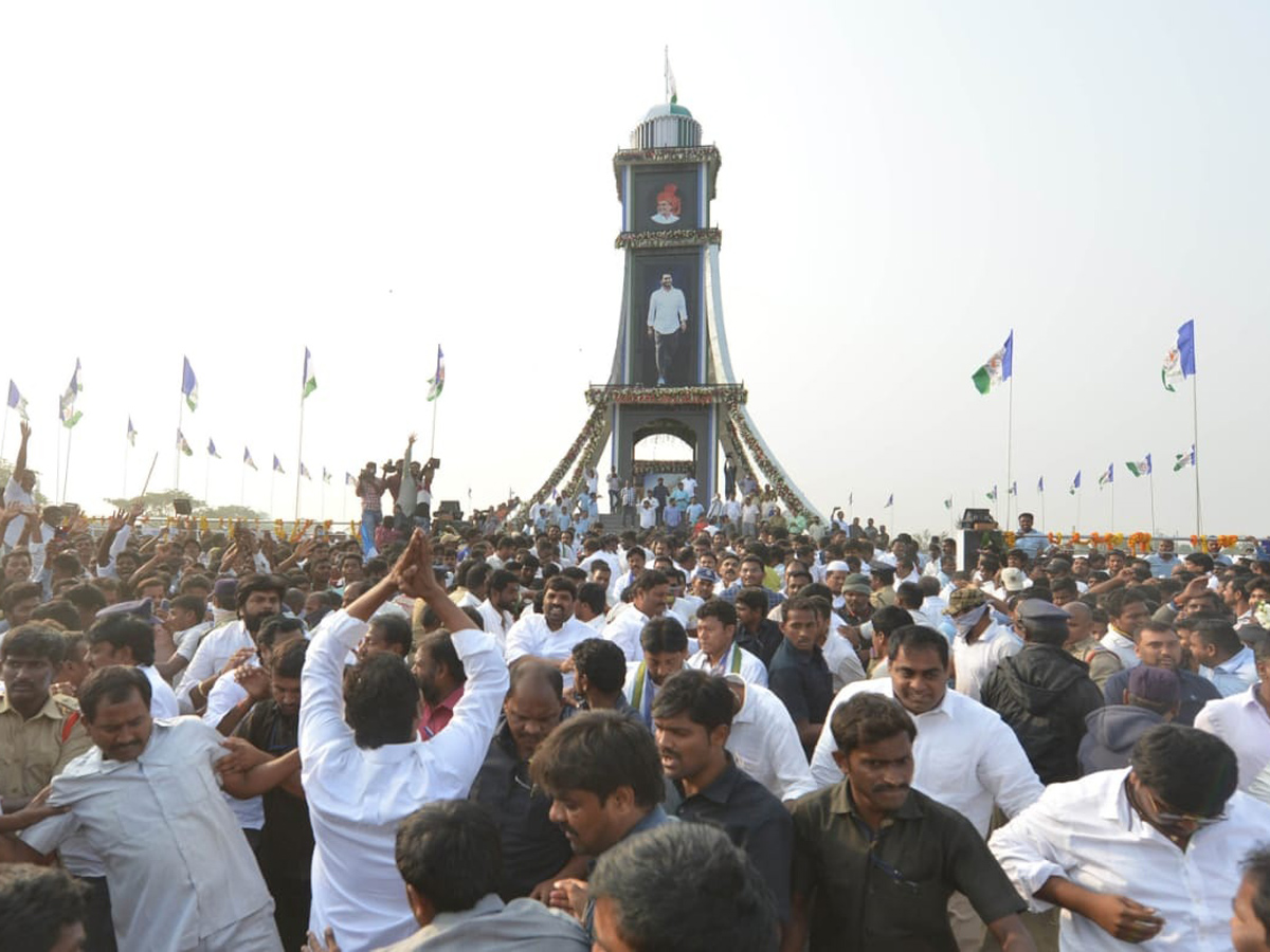 YS jagan padayatra at ichapuram Photo Gallery - Sakshi2