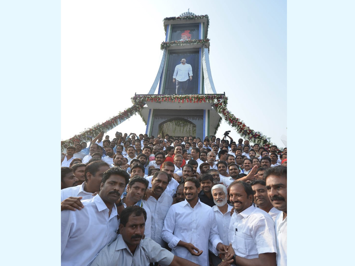 YS jagan padayatra at ichapuram Photo Gallery - Sakshi4