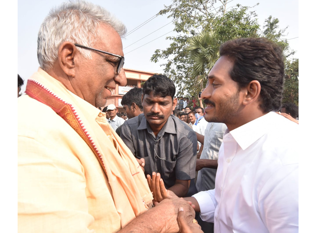 YS Jagan PrajaSankalpaYatra Day 341 Photo Gallery - Sakshi2