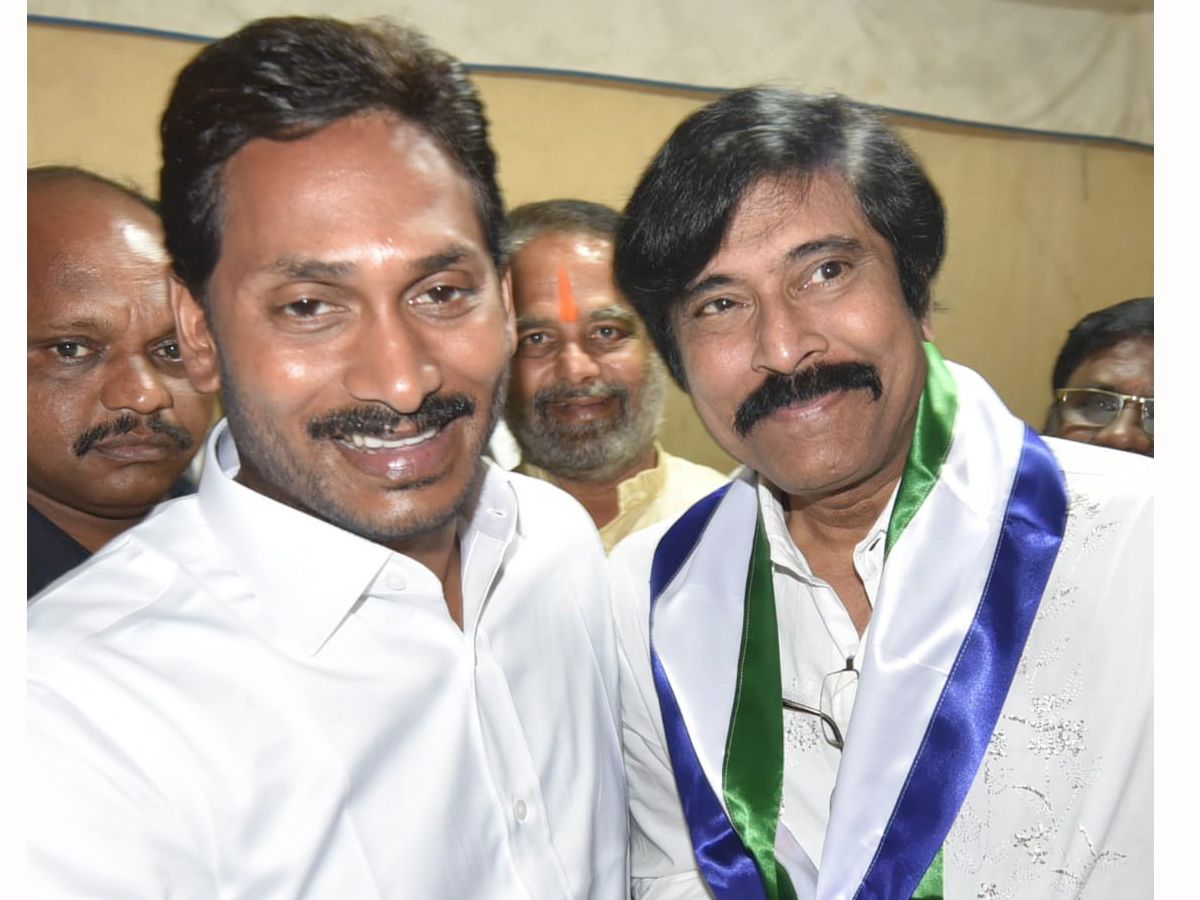 YS Jagan PrajaSankalpaYatra Day 341 Photo Gallery - Sakshi11