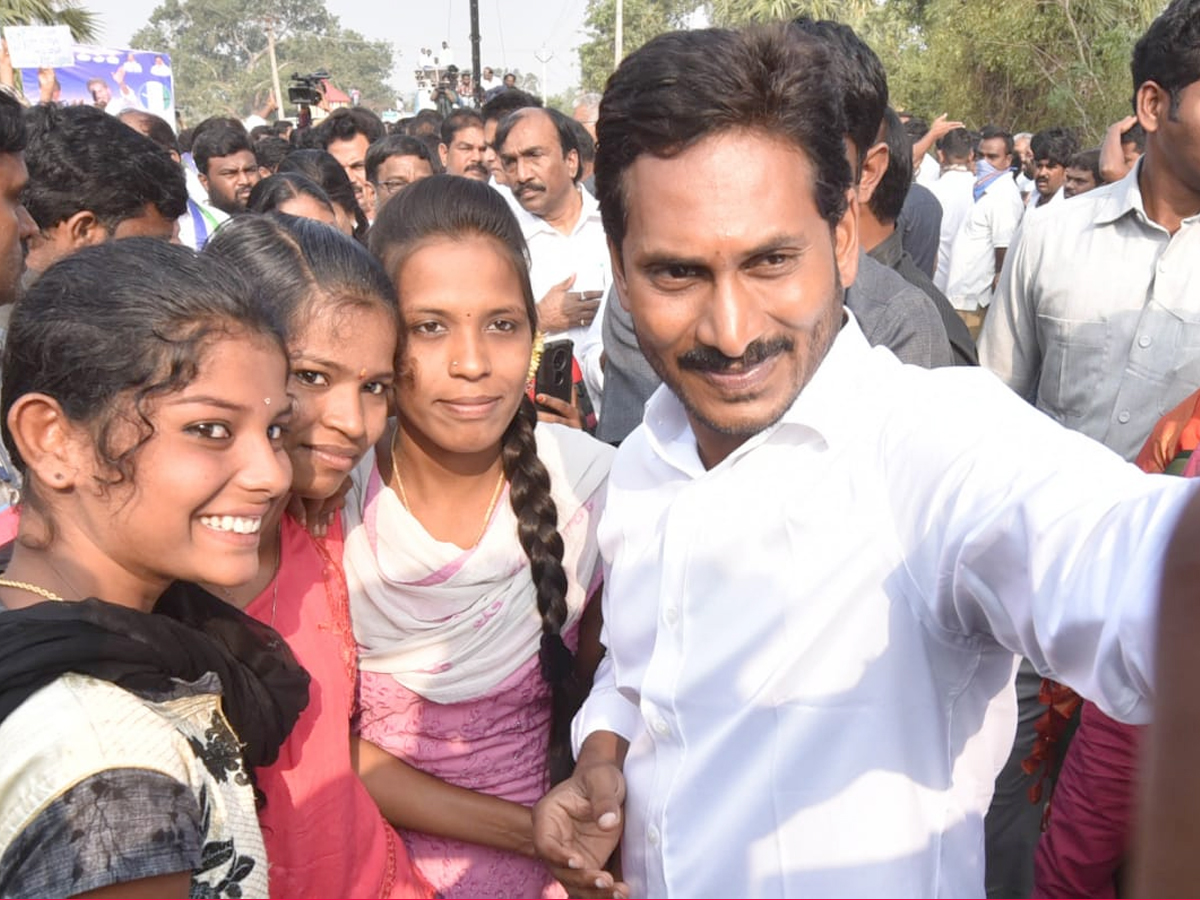 YS Jagan PrajaSankalpaYatra Day 341 Photo Gallery - Sakshi6