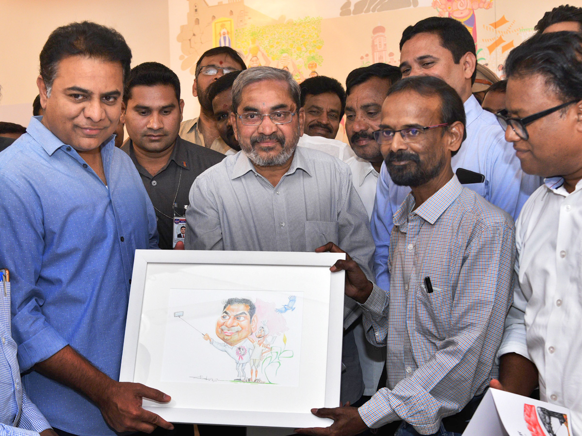 Caricature graphic performance in the art gallery - Sakshi1