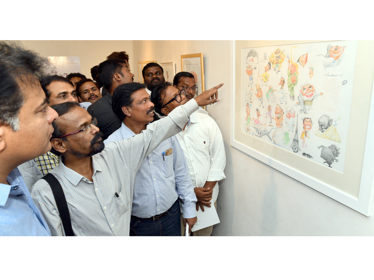 Caricature graphic performance in the art gallery - Sakshi13