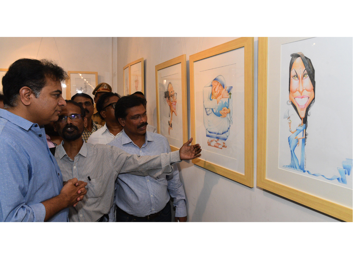 Caricature graphic performance in the art gallery - Sakshi17