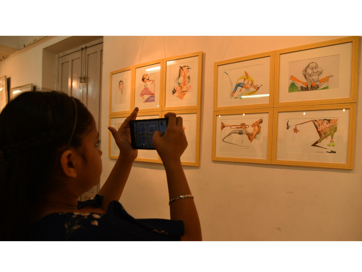 Caricature graphic performance in the art gallery - Sakshi6