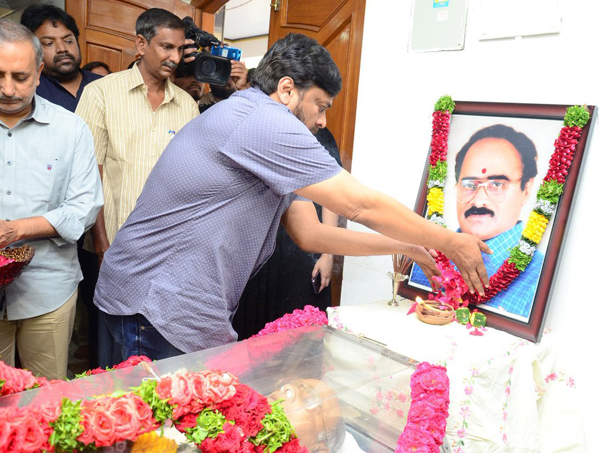 Director Vijaya Bapineedu passes away Photo Gallery - Sakshi1