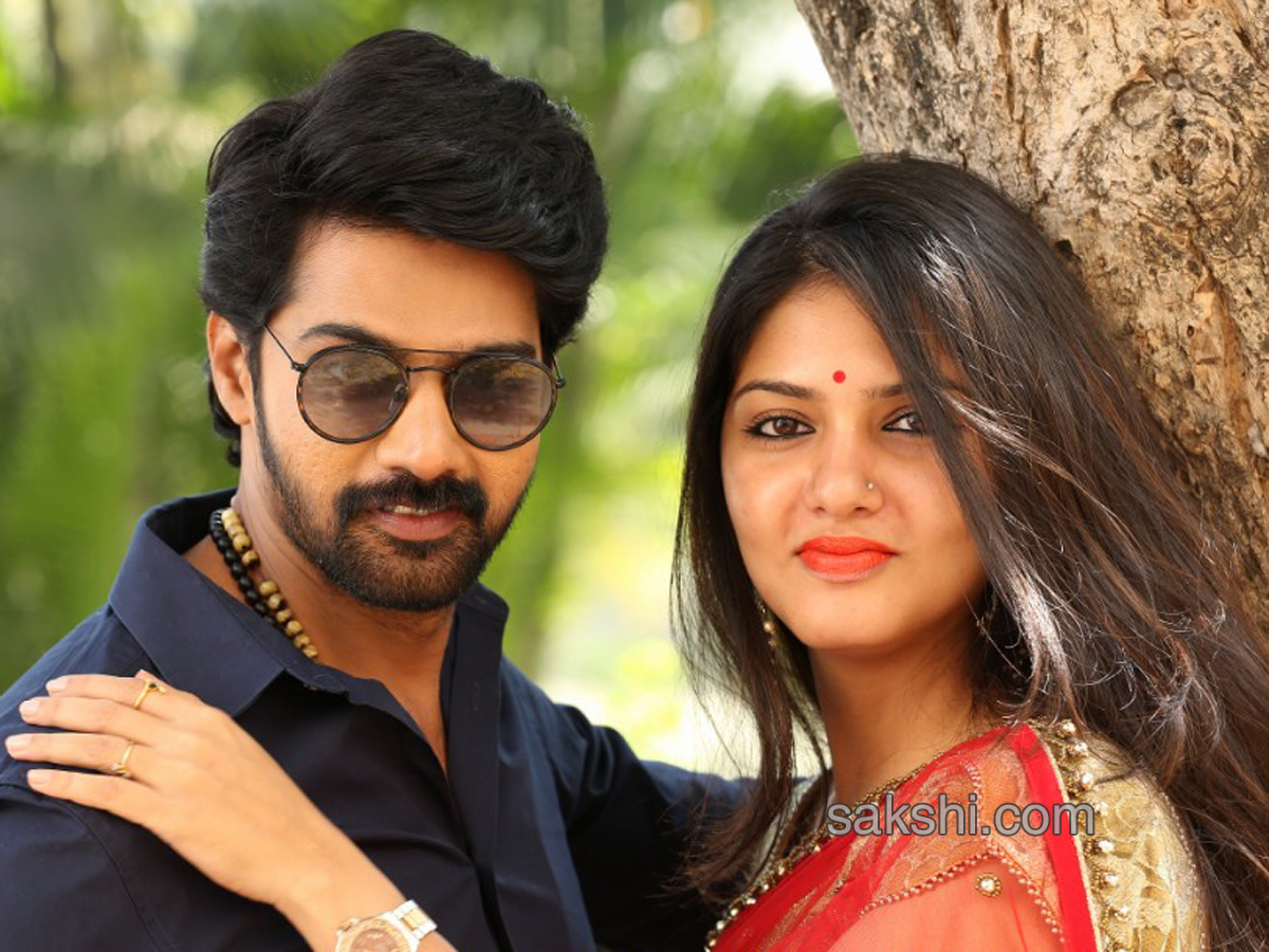 Naveen Chandra And Gayathri Suresh Hero Heroine Teaser  - Sakshi4