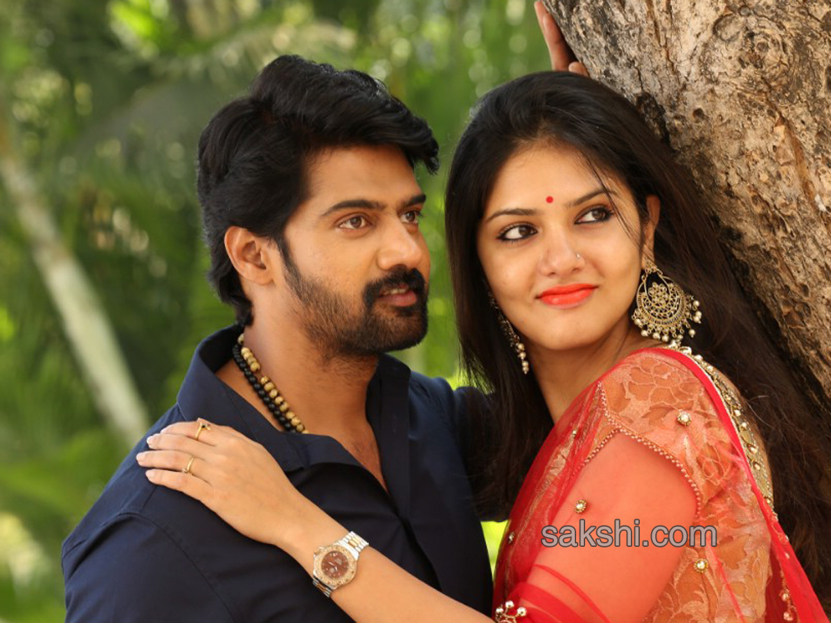 Naveen Chandra And Gayathri Suresh Hero Heroine Teaser  - Sakshi5