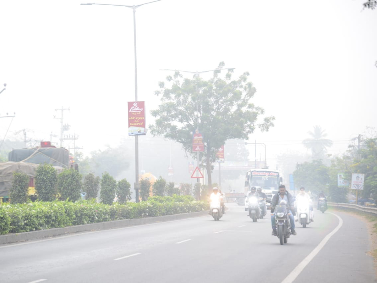 Fog On Vijayawada Photo Gallery - Sakshi2